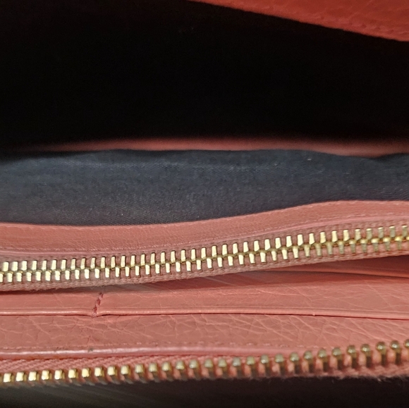 Balenciaga Pink Wallet with Gold Accents - Picture 4 of 12
